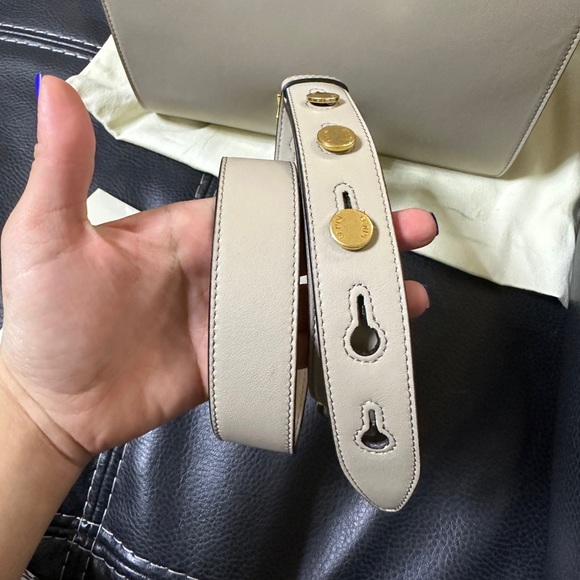 FENDI Vitello Grace Matte Kan U Shoulder Bag Nuvola - Picture 10 of 13